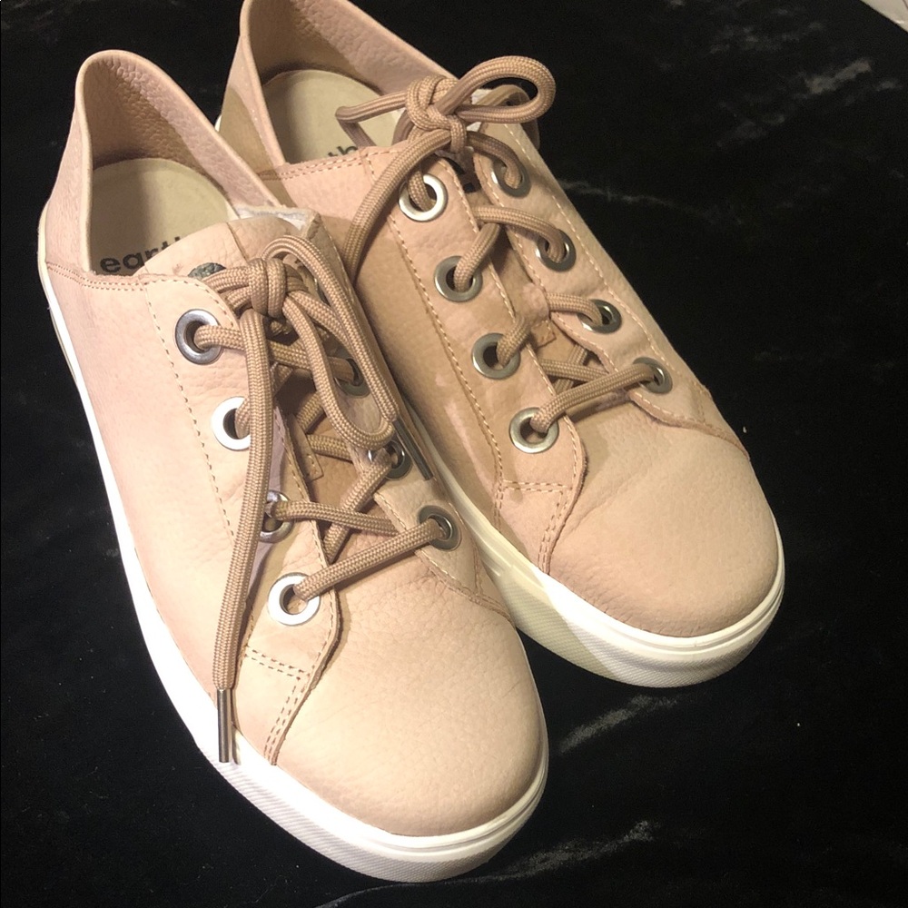 Earth Rosewood Cedarwood women’s pink leather sneakers 8.5m